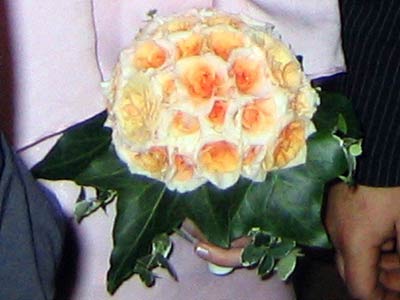 Kleiner Brautstrauß aus weiß-gelben Blumen