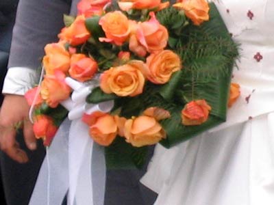 Brautstrauß mit orangefarbenen Rosen
