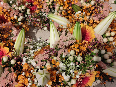 Urnenschmuck von Blumen Cornielje