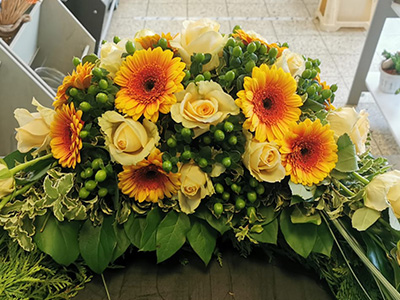 Urnenschmuck von Blumen Cornielje