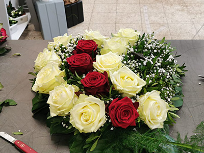 Urnenschmuck von Blumen Cornielje