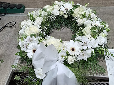 Urnenschmuck von Blumen Cornielje